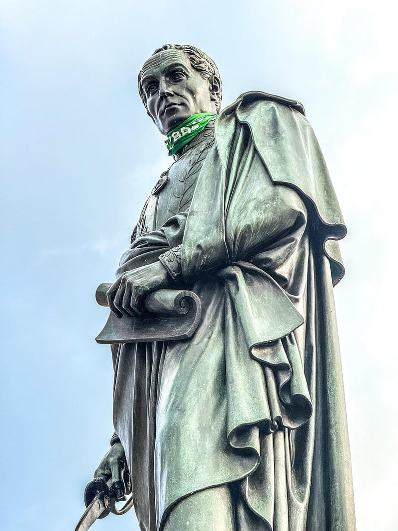 Simón Bolívar Statue